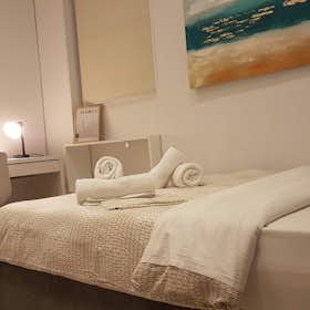 Private room for rent for €380 per month in Athens, Faidriadon