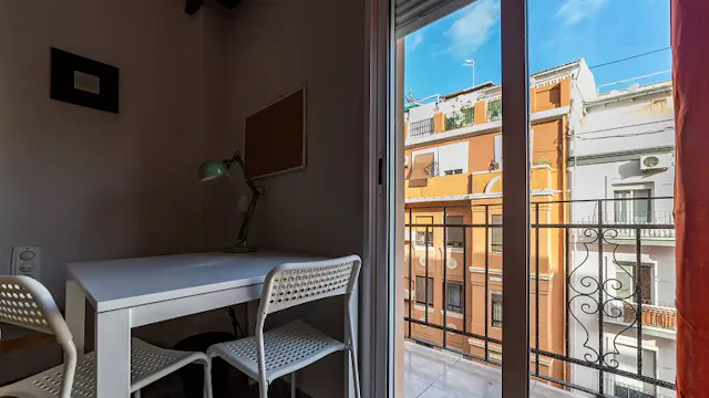 Private room in Calle Guadalaviar, Valencia (992550) room image 2