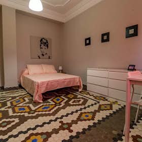 Private room for rent for €375 per month in Valencia, Calle Guadalaviar