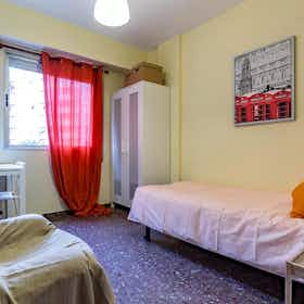 Private room for rent for €325 per month in Valencia, Carrer del Doctor Manuel Candela