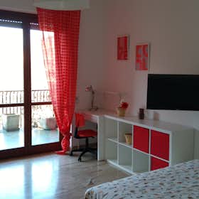 Private room for rent for €750 per month in Milan, Via Carlo Valvassori Peroni