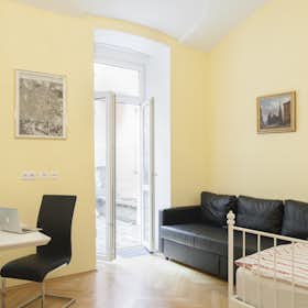 Studio for rent for €1,399 per month in Vienna, Salesianergasse