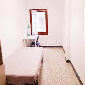 Private room for rent for €445 per month in Barcelona, Carrer de la Indústria