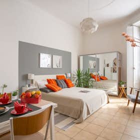 Studio for rent for €1,965 per month in Milan, Viale Stelvio
