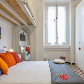 Apartment for rent for €2,410 per month in Milan, Via della Commenda