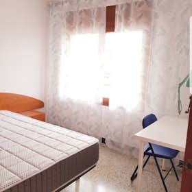 Private room for rent for €560 per month in Barcelona, Carrer de la Indústria