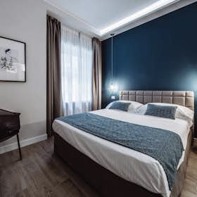 Apartment for rent for €1,800 per month in Turin, Via San Francesco da Paola