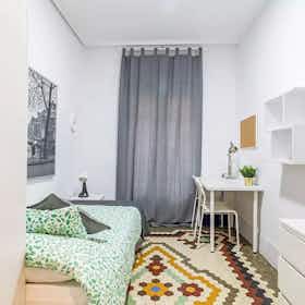 Отдельная комната сдается в аренду за 300 € в месяц в Valencia, Carrer de la Mare de Déu del Puig