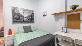 Private room for rent for €300 per month in Valencia, Carrer de la Mare de Déu del Puig
