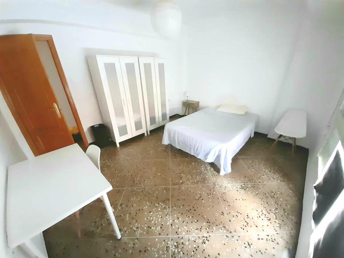 Private room in Calle Submarino, Valencia (995484) ROOM