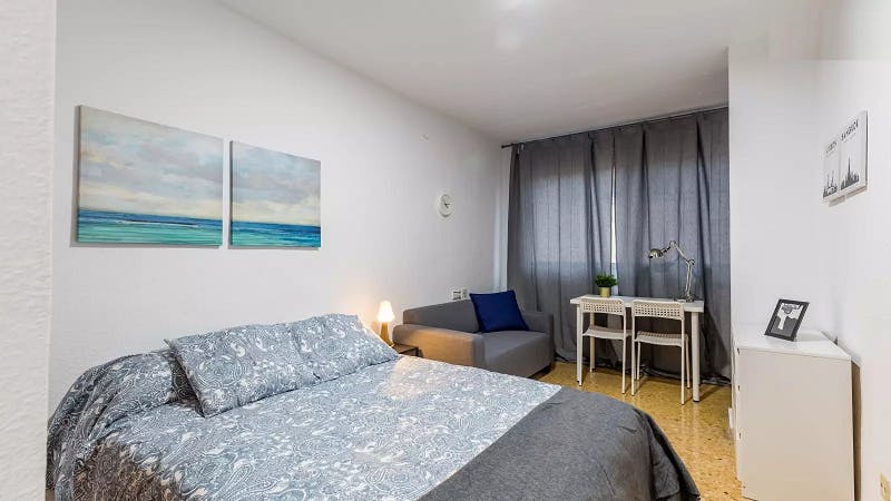 Private room for rent for €375 per month in Valencia, Calle Juan Bautista Llovera