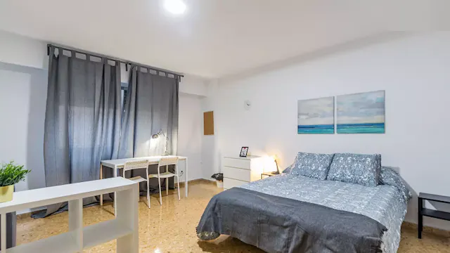Private room in Calle Juan Bautista Llovera, Valencia (995570) room image 1