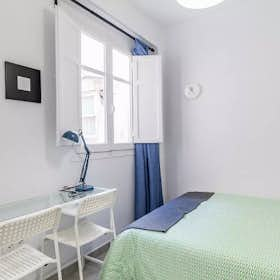 Private room for rent for €325 per month in Valencia, Carrer Justo Vilar