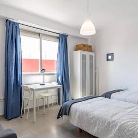 Private room for rent for €400 per month in Valencia, Carrer Justo Vilar