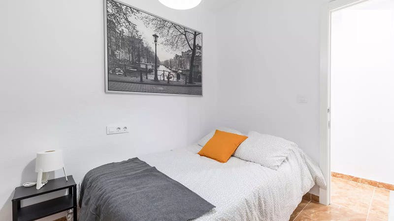 Private room for rent for €375 per month in Valencia, Carrer Justo Vilar