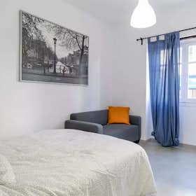 Private room for rent for €350 per month in Valencia, Carrer Justo Vilar