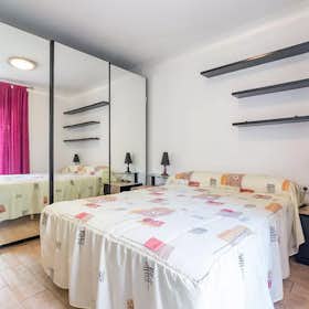 Private room for rent for €325 per month in Valencia, Calle León