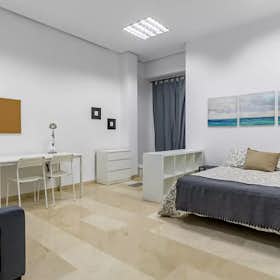Private room for rent for €375 per month in Valencia, Carrer de la Pau