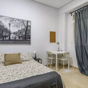 Private room for rent for €325 per month in Valencia, Carrer de la Pau