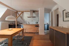 Apartment for rent for €1,700 per month in Hamburg, Straßweg