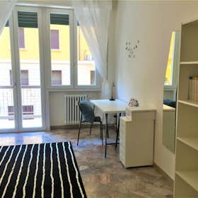 Private room for rent for €670 per month in Florence, Via Quintino Sella