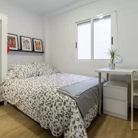 Private room for rent for €375 per month in Valencia, Avinguda de Peris i Valero