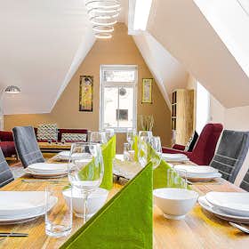 Apartment for rent for €4,243 per month in Vienna, Hillerstraße