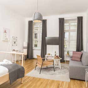 Studio for rent for €3,010 per month in Vienna, Schlickgasse