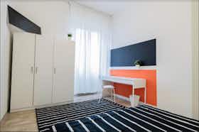 私人房间 正在以 €560 的月租出租，其位于 Florence, Via Pierandrea Mattioli