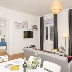 Apartment for rent for €2,635 per month in Vienna, Döblinger Gürtel