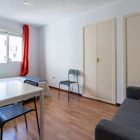 Private room for rent for €350 per month in Valencia, Calle Pintor Zariñena