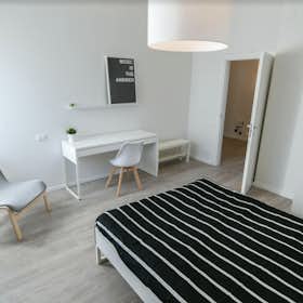 Private room for rent for €600 per month in Florence, Via Claudio Monteverdi