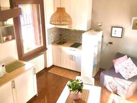 Lägenhet att hyra för 1 800 € i månaden i Rho, Via Palmiro Togliatti