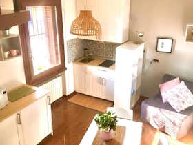 Appartamento in affitto a 1.800 € al mese a Rho, Via Palmiro Togliatti