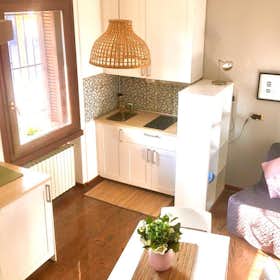 Apartment for rent for €1,800 per month in Rho, Via Palmiro Togliatti