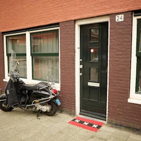 Private room for rent for €1,250 per month in Amsterdam, Aurikelstraat