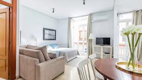 单间公寓 正在以 €1,000 的月租出租，其位于 Valencia, Carrer Sant Martí