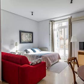 Studio for rent for € 900 per month in Valencia, Carrer Sant Martí