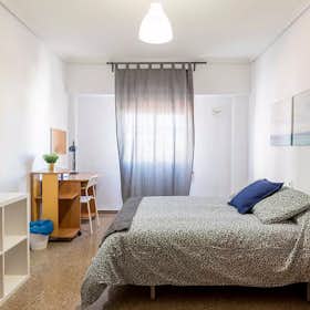 Private room for rent for €350 per month in Valencia, Carrer Serra de Corbera