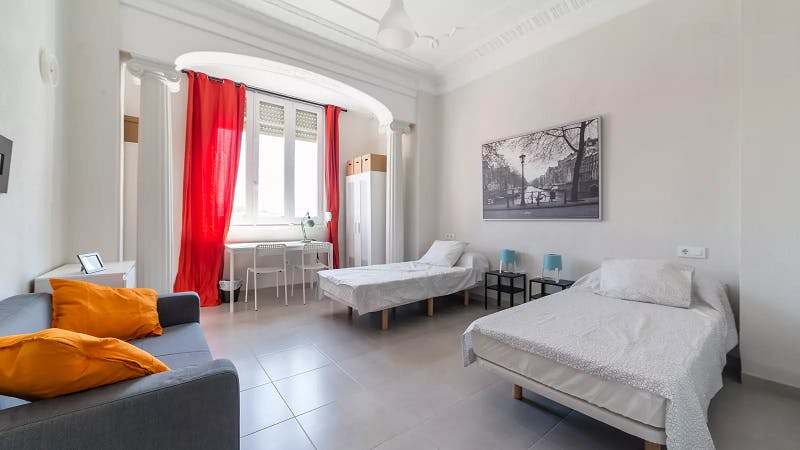 Single room Valencia, 16m² — photo 1