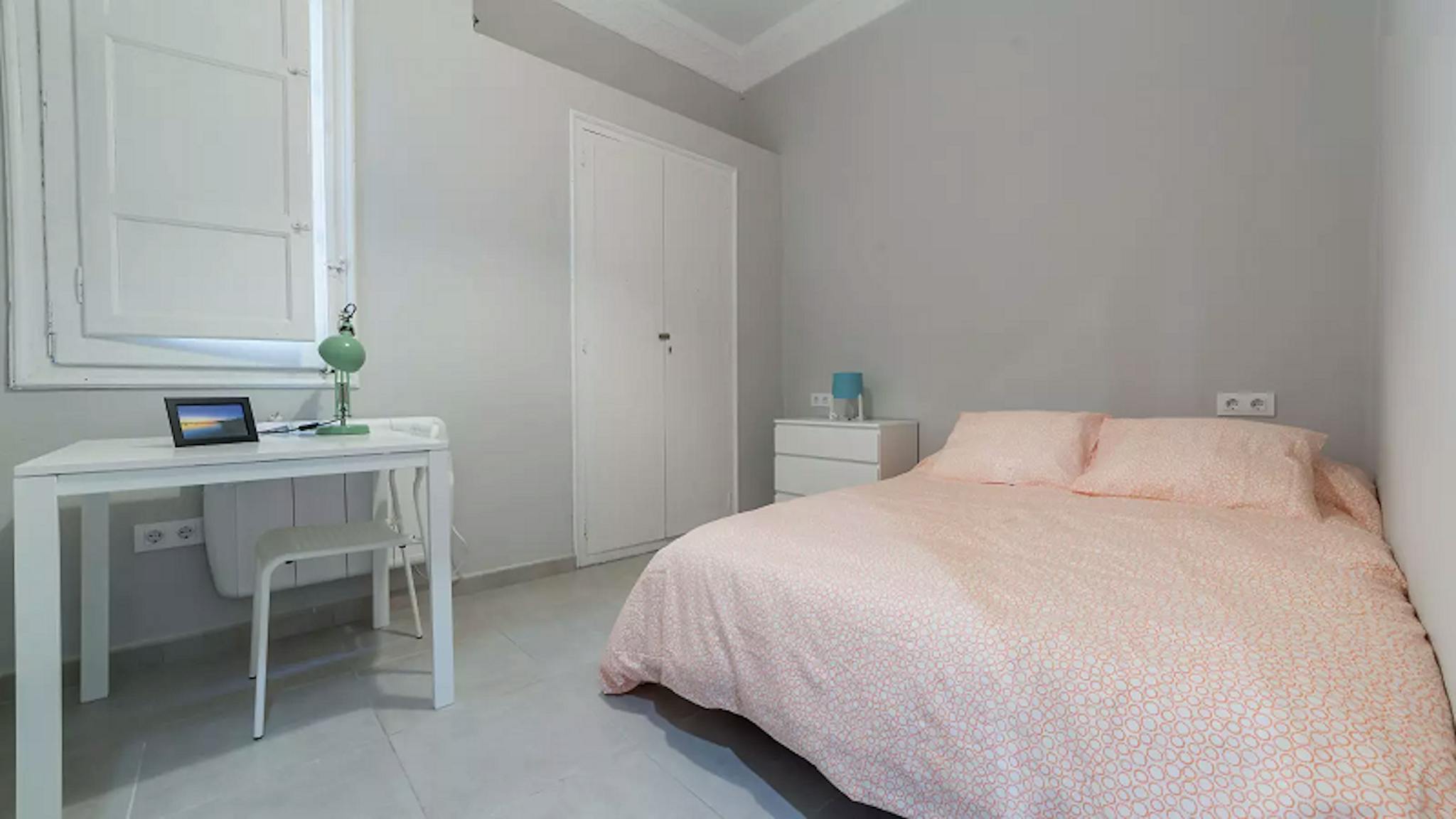 Carrer de Sueca, Valencia preview