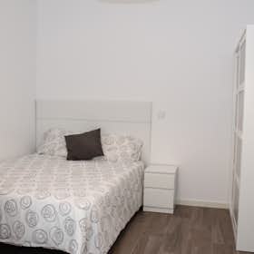 Private room for rent for €775 per month in Madrid, Calle de la Cava Alta