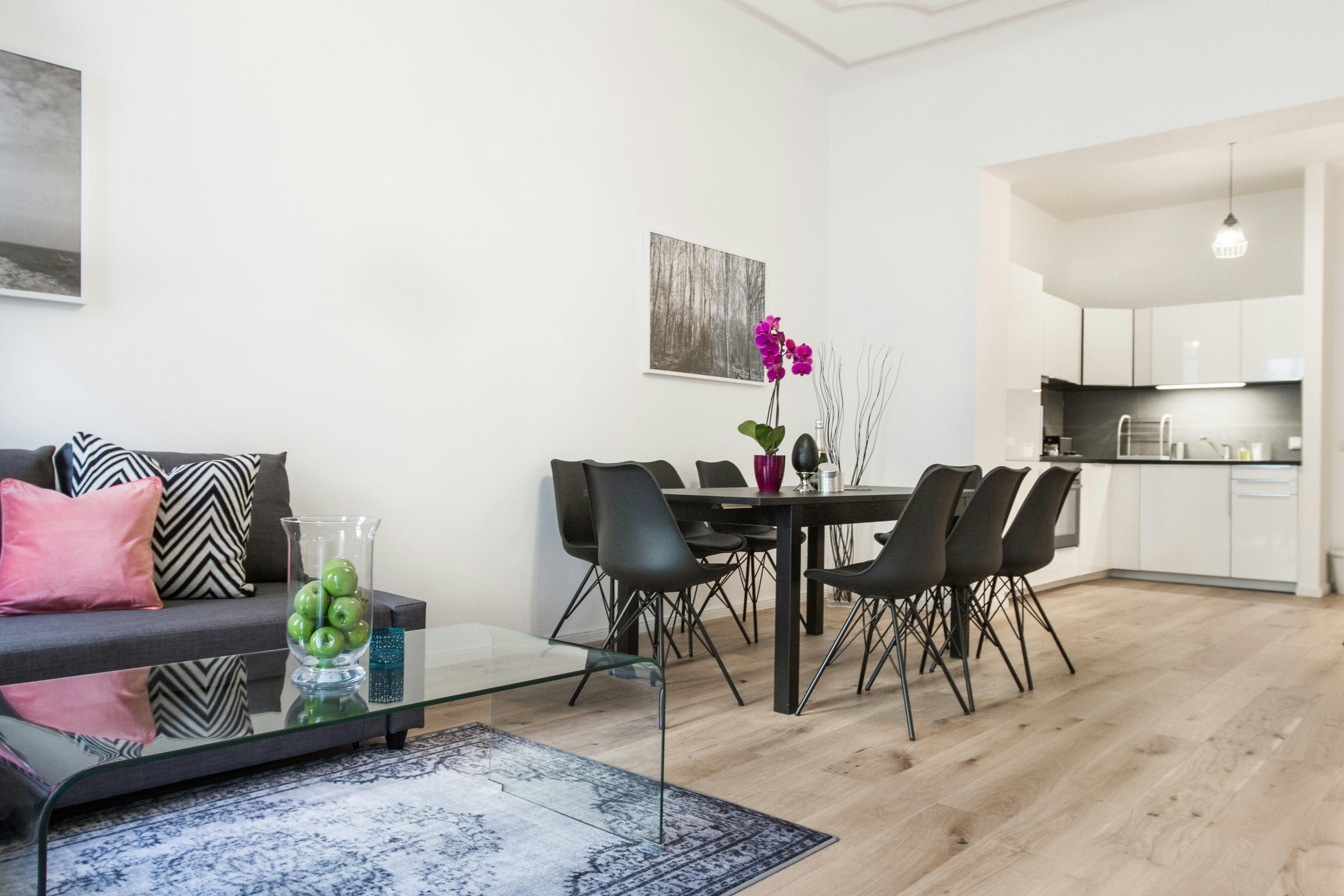 Guineastraße, Berlin preview