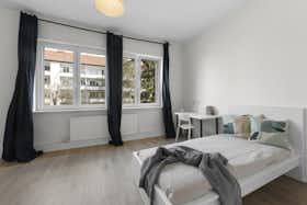 Private room for rent for €700 per month in Berlin, Treseburger Ufer