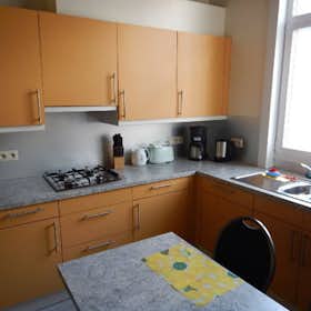 Apartment for rent for €890 per month in Ixelles, Rue du Vivier