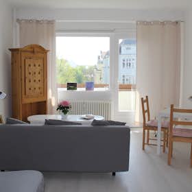 Apartment for rent for €1,470 per month in Berlin, Martin-Luther-Straße
