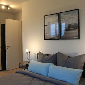 Apartment for rent for €1,890 per month in Berlin, Bornholmer Straße