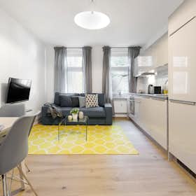 Apartment for rent for €2,200 per month in Berlin, Stephanstraße