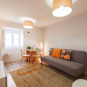Apartment for rent for €2,500 per month in Lisbon, Rua Torre de Santiago