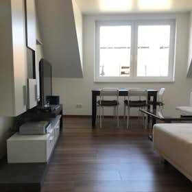 Apartment for rent for €1,800 per month in Vienna, Ravelinstraße